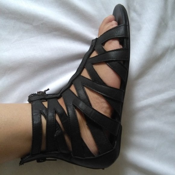 Bamboo Black Gladiator Ankle Length Sandals - Picture 4 of 7